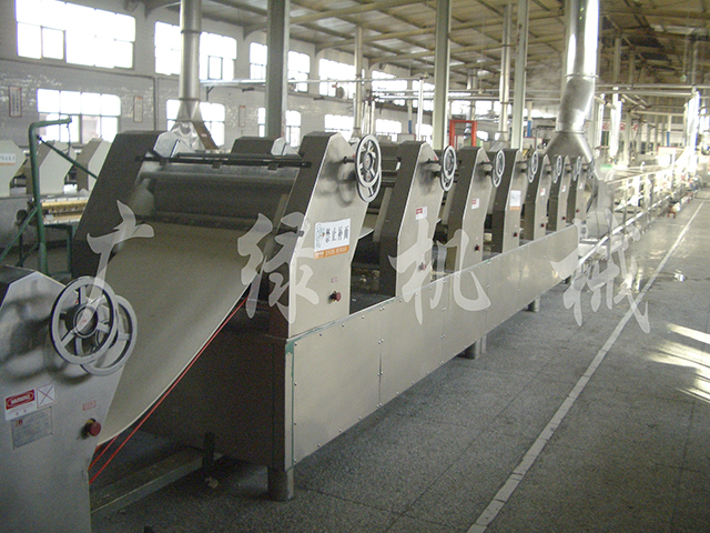 方便（biàn）麵生（shēng）產（chǎn）線