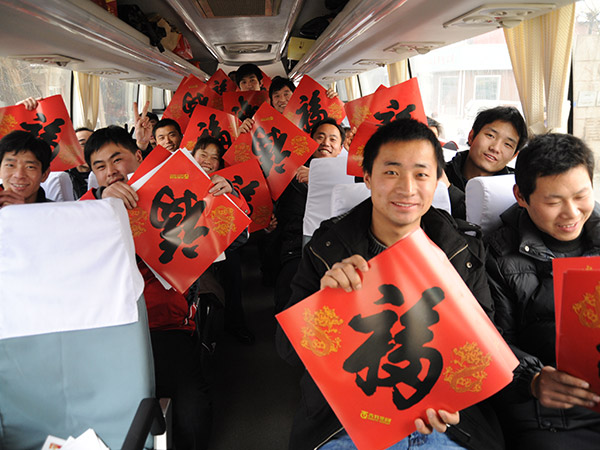 春節送職工回家