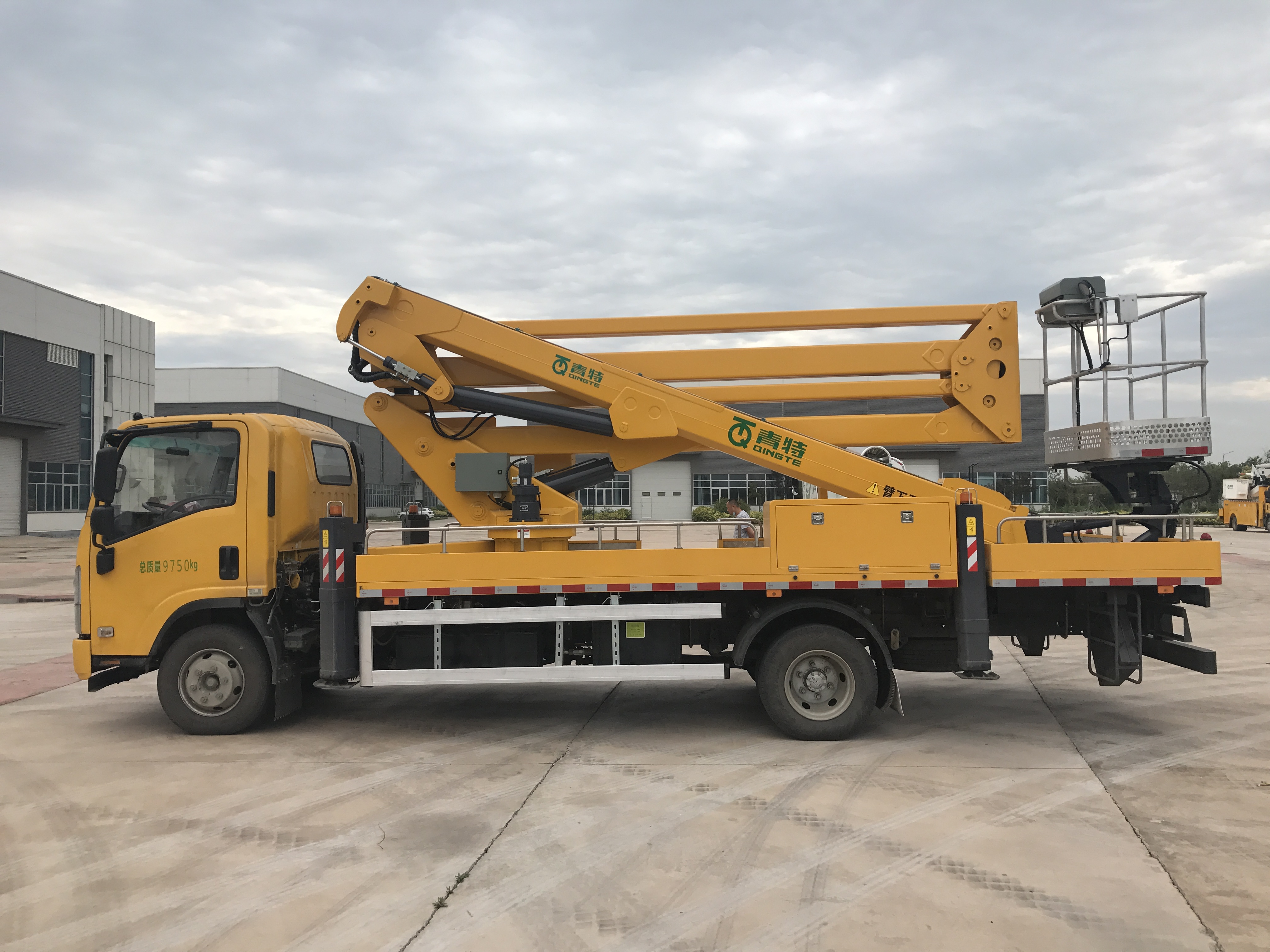 28米高（gāo）空車QDT5100JGKJ6