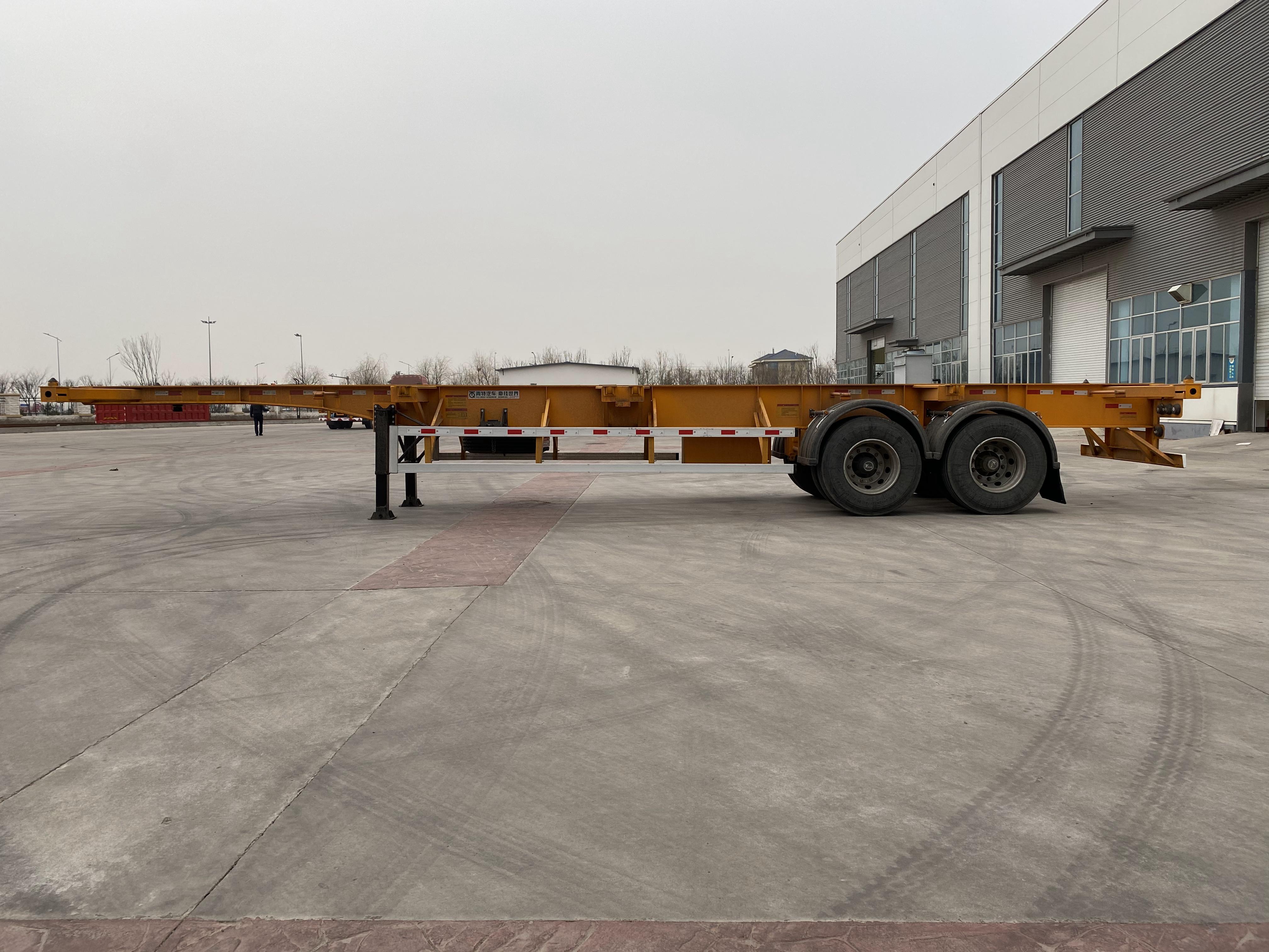 集裝箱（xiāng）運輸（shū）半掛車QDT9352TJZG